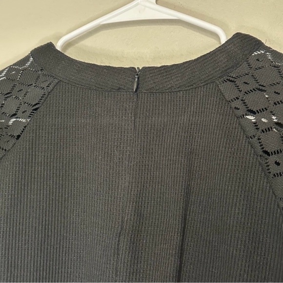 Bundle of 2 Women’s Long Sleeve Lace Arm Tops in Blue and Black Size XL - Picture 9 of 13